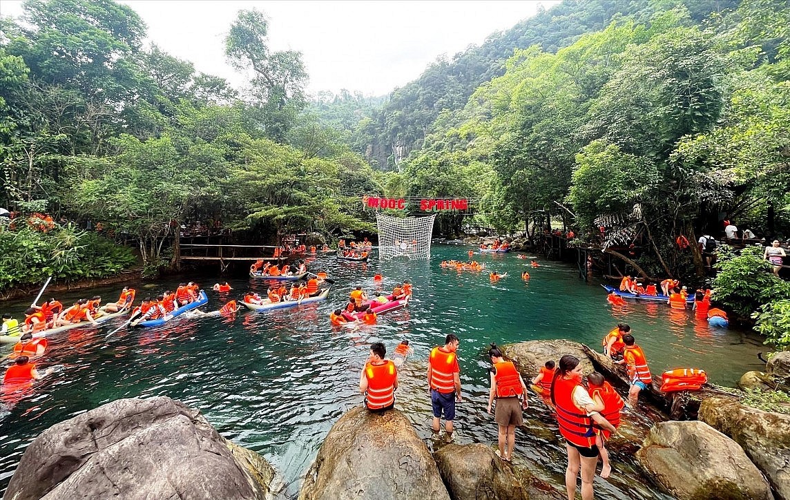 du lich noi dia kham pha viet nam theo phong cach cua ban 668c0bb9ee0a2 1